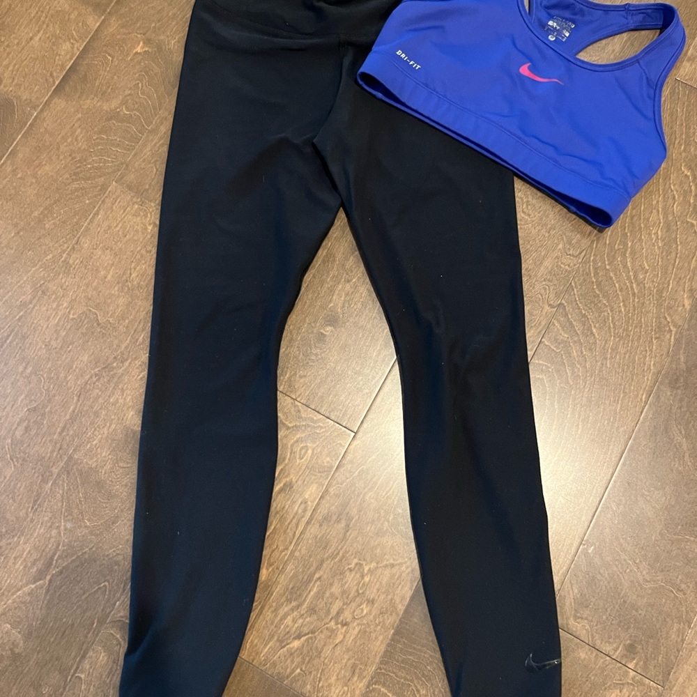 Nike Dri FIT set workout leggings w hidden pocket  & nike sports bra